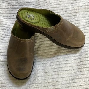 CROCS Leather Brown Mules - Size 5